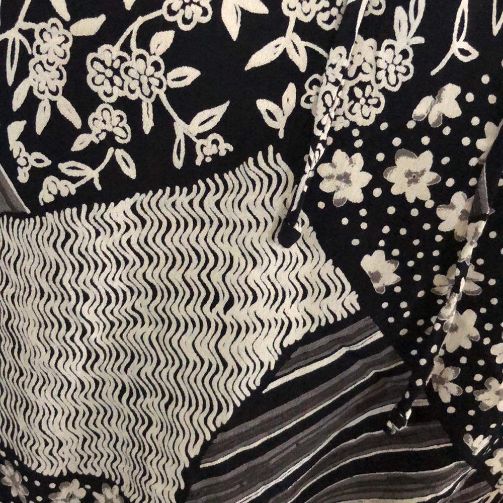 Intriguing Threads Top - Picture 2 of 5